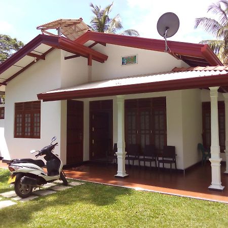 Hotel Surf Bay House à Dikwella Extérieur photo